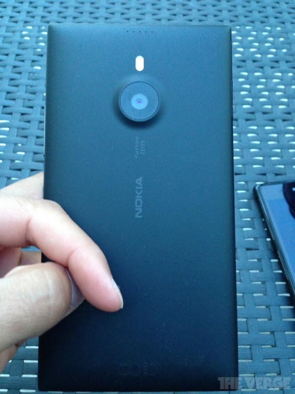 Nokia Lumia 1520 Back